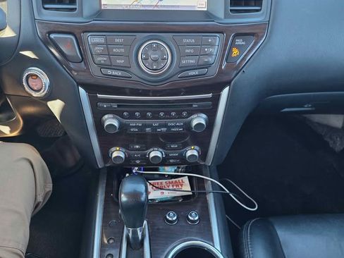 Used 2015 Nissan Pathfinder Platinum w/ Family Entertainment Package image 11