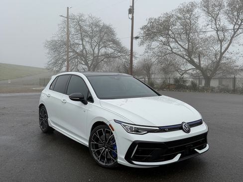 Used 2025 Volkswagen Golf image 1