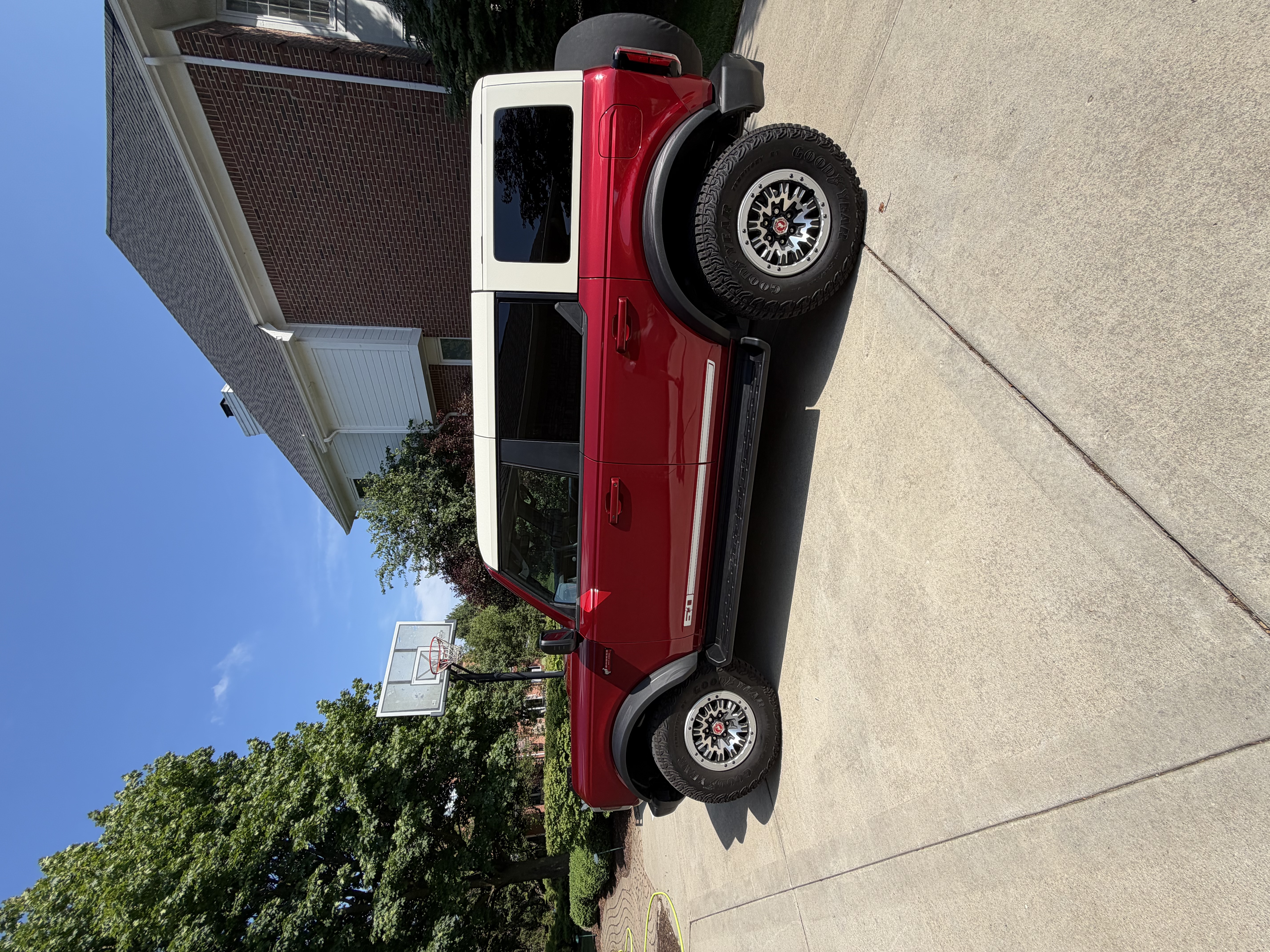 Used 2026 Ford Bronco Outer Banks w/ Sasquatch Package AWD/4WD image 1