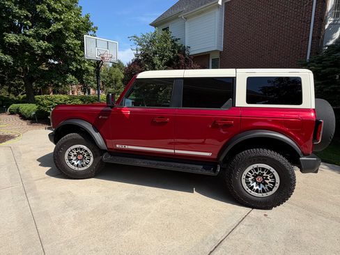 Used 2026 Ford Bronco Outer Banks w/ Sasquatch Package AWD/4WD image 1