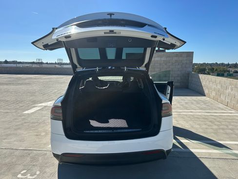 Used 2016 Tesla Model X P90D image 11