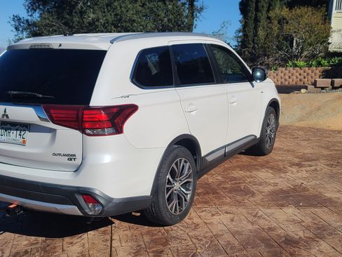 Used 2016 Mitsubishi Outlander GT image 8