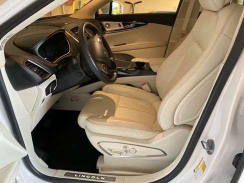 Used 2017 Lincoln MKX Black Label w/ Driver Assistance Package image 5