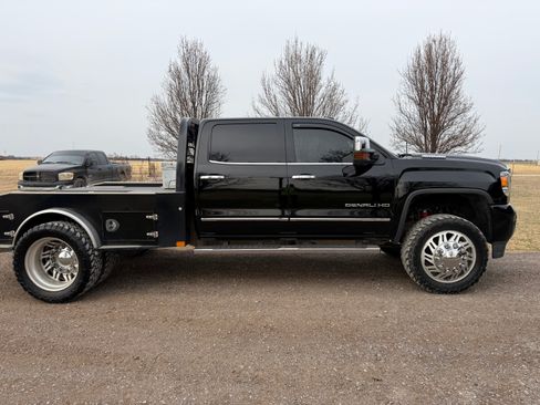 Used 2018 GMC Sierra 3500 Denali w/ Duramax Plus Package image 1