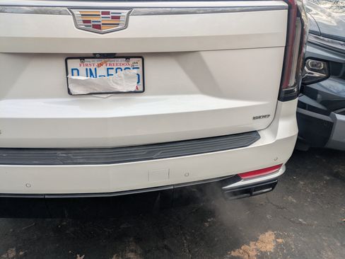 Used 2022 Cadillac Escalade Premium Luxury image 13