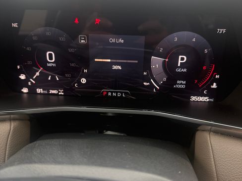 Used 2023 GMC Canyon Denali image 9