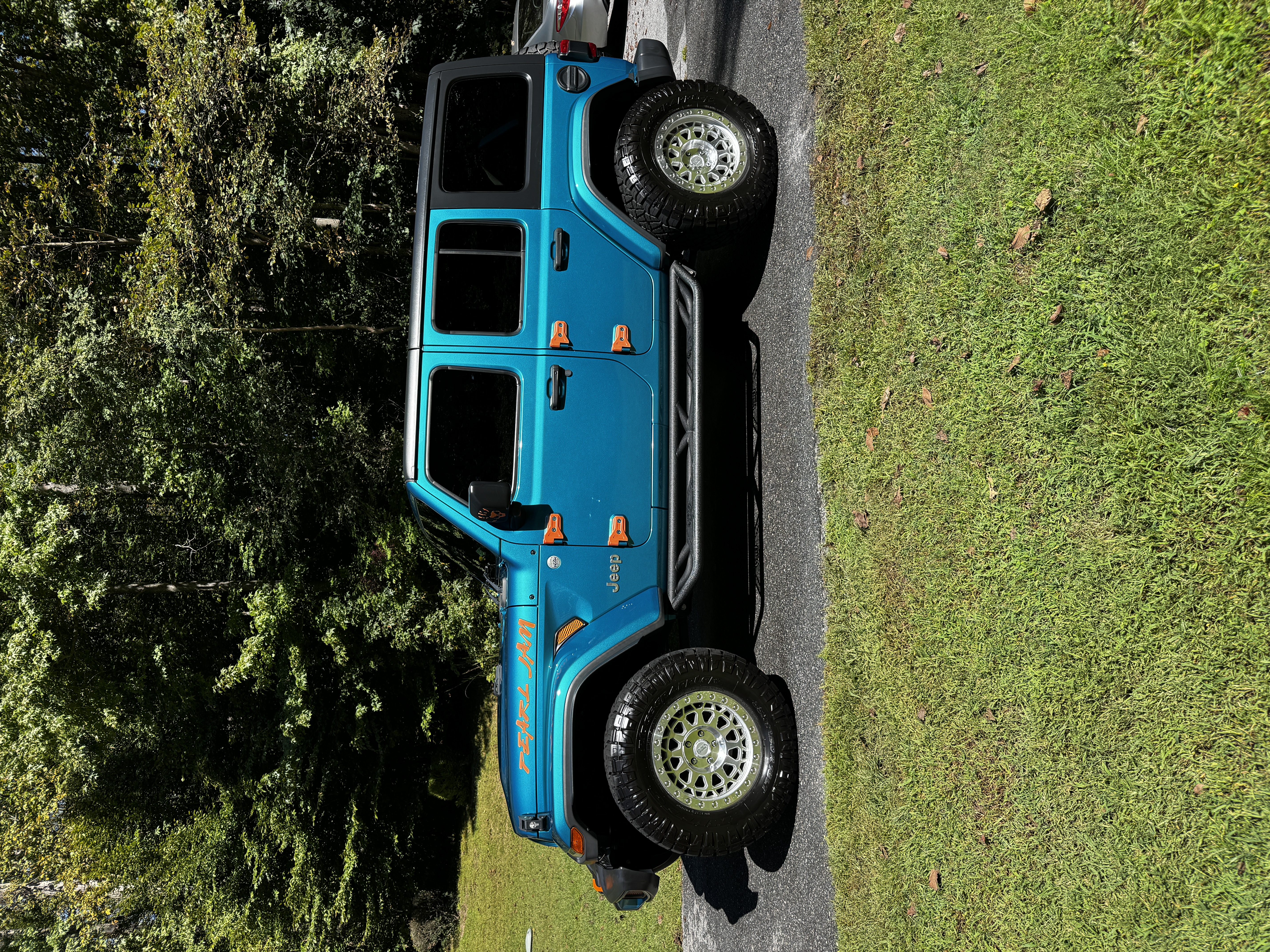 Used 2019 Jeep Wrangler Unlimited Sahara w/ Dual Top Group AWD/4WD image 1