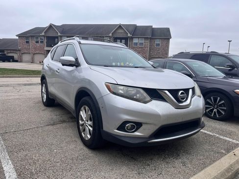 Used 2014 Nissan Rogue SV w/ SV Premium Package image 4