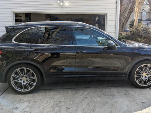 Used 2014 Porsche Cayenne S image 9