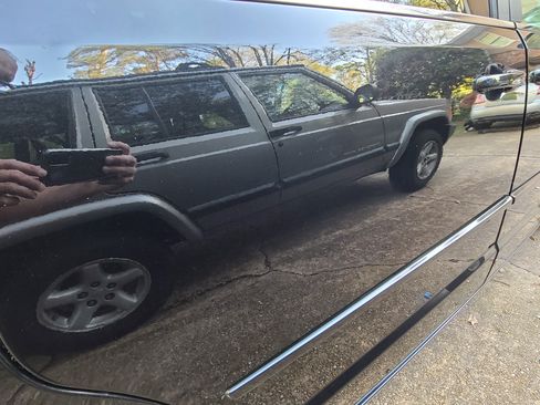 Used 2008 Chrysler Town & Country Touring image 6