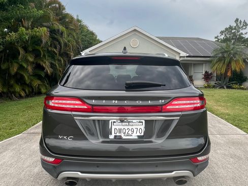 Used 2019 Lincoln MKC Premiere FWD image 11