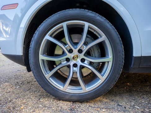 Used 2019 Porsche Cayenne S image 29