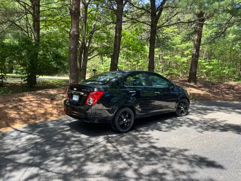 Used 2013 Chevrolet Sonic LTZ FWD image 9
