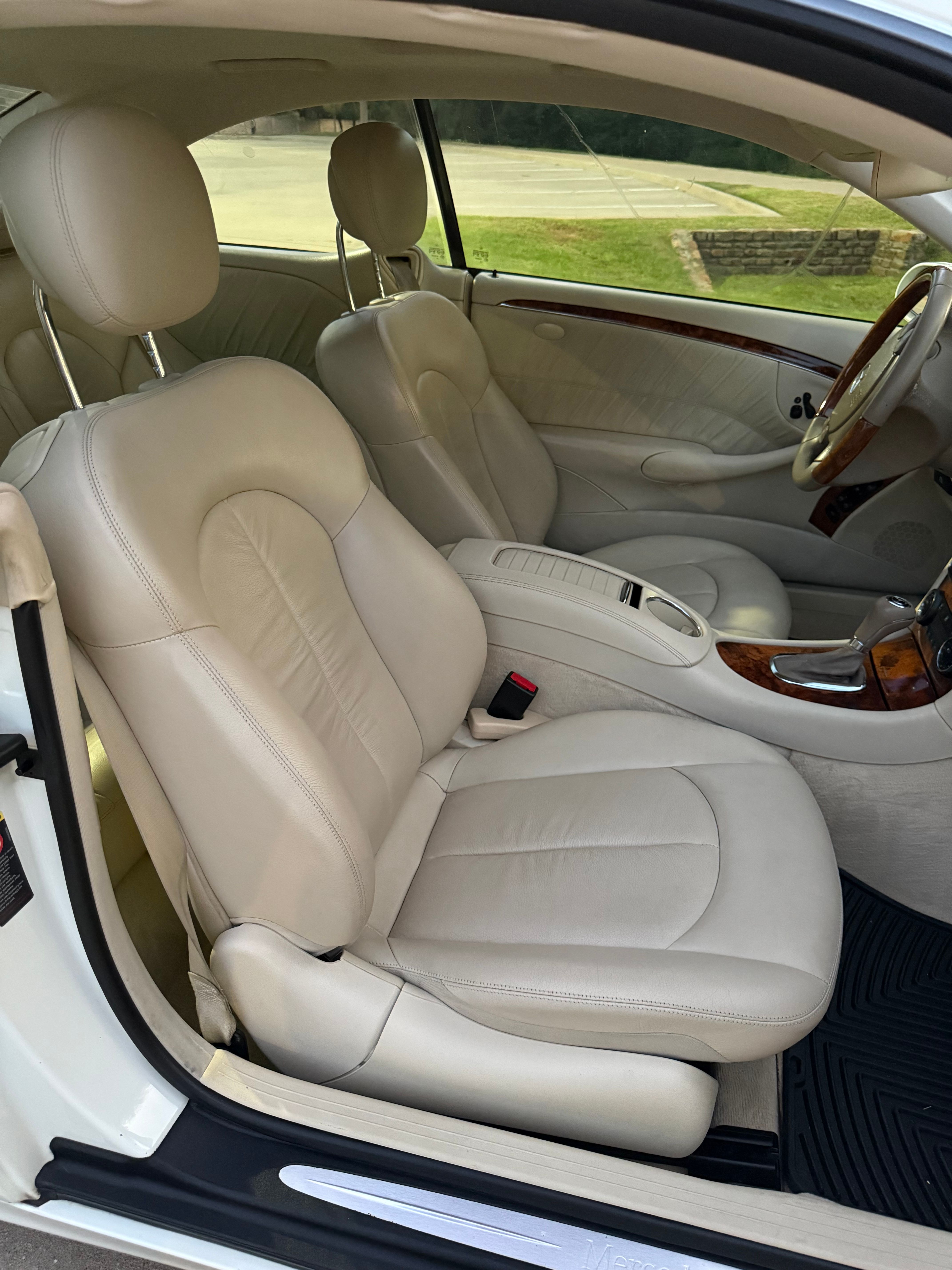 Used 2009 Mercedes-Benz CLK 350 Coupe image 13