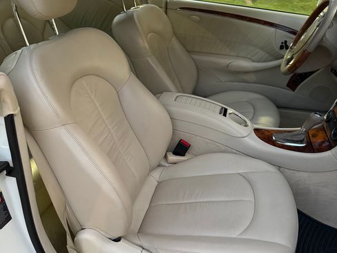 Used 2009 Mercedes-Benz CLK 350 Coupe image 13