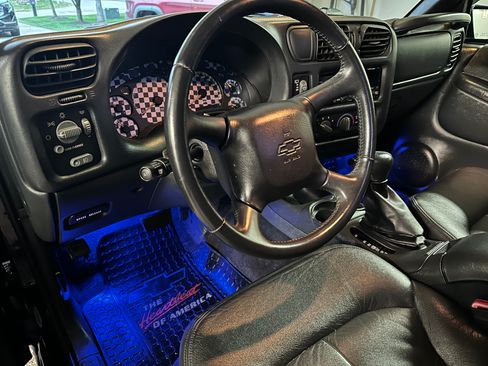 Used 2002 Chevrolet Blazer Xtreme w/ Preferred Equipment Group RWD image 10