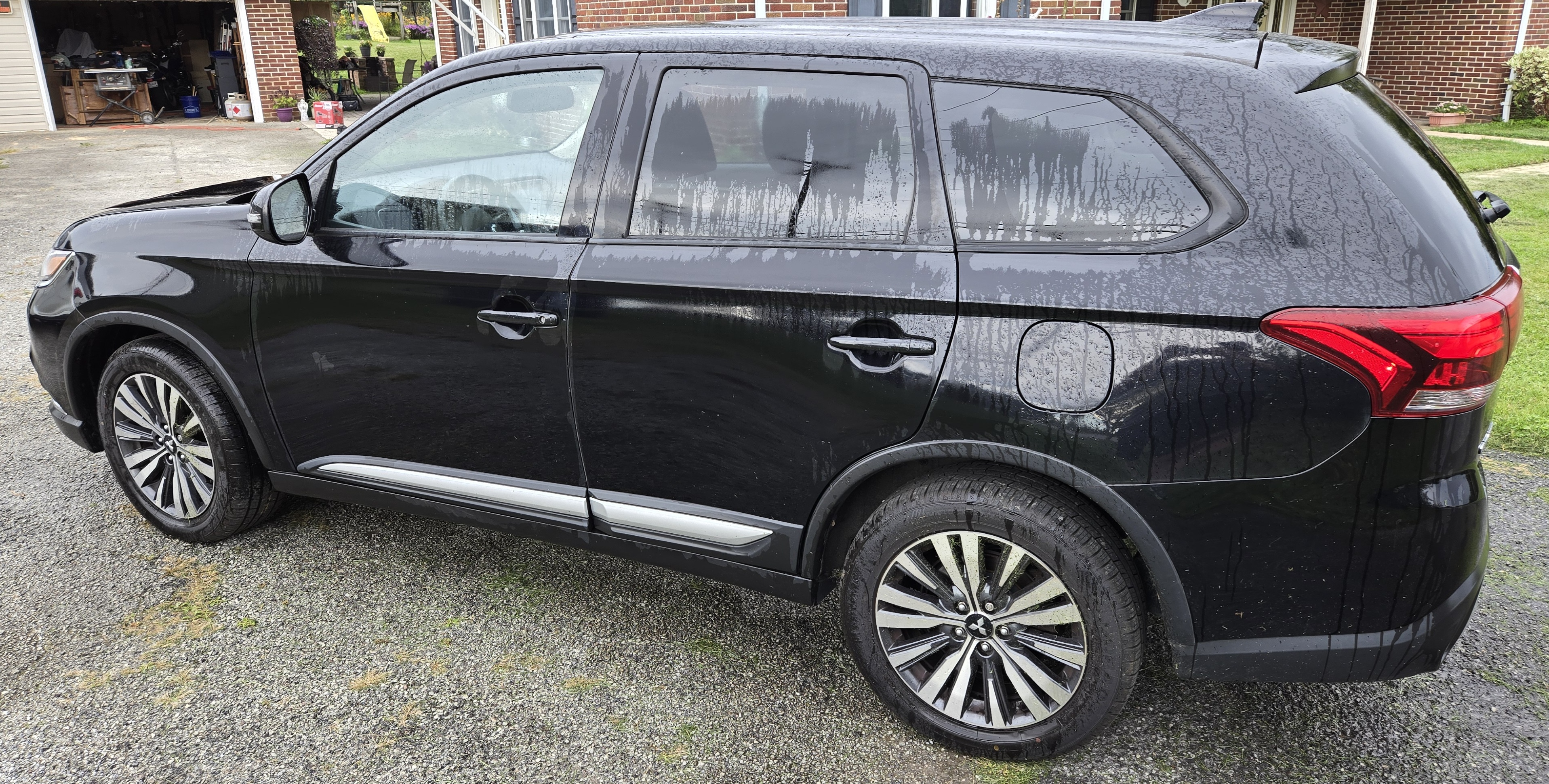 Used 2020 Mitsubishi Outlander SE AWD/4WD image 2