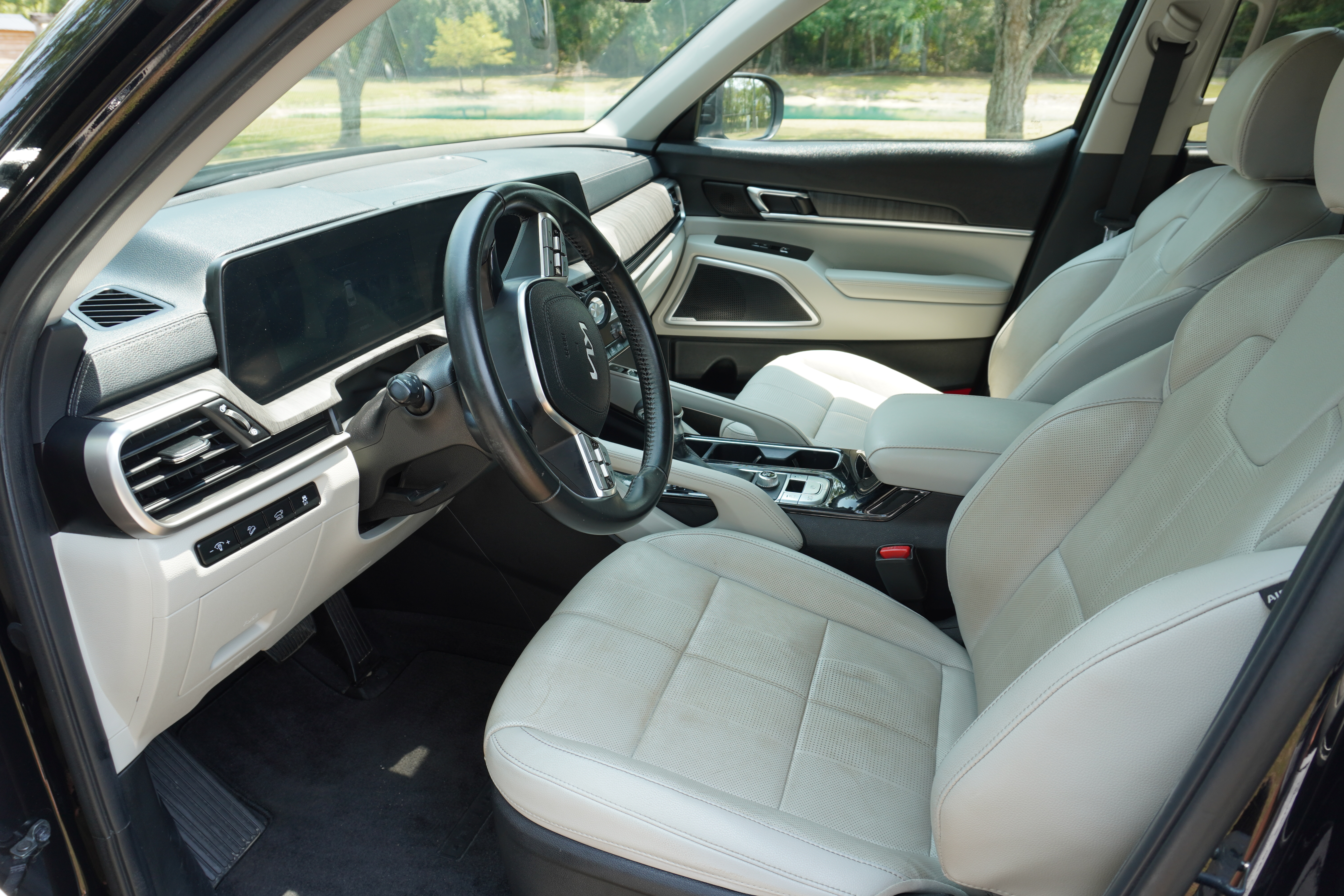 Used 2023 Kia Telluride EX w/ EX Captain's Chair Package FWD image 8