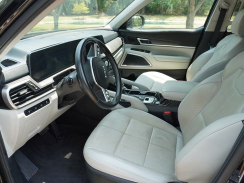 Used 2023 Kia Telluride EX w/ EX Captain's Chair Package FWD image 8