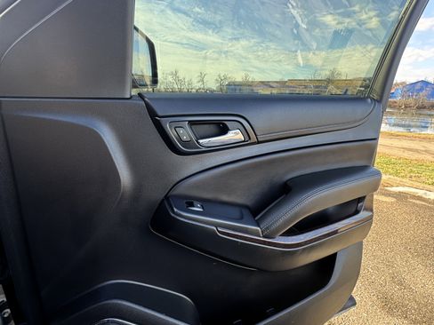 Used 2017 GMC Yukon XL SLE w/ SLE Value Package image 21