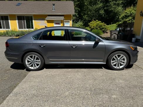 Used 2017 Volkswagen Passat 1.8T SEL Premium FWD image 5