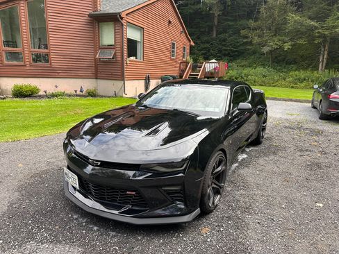 Used 2018 Chevrolet Camaro SS RWD image 8