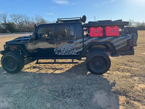 Used 2020 Jeep Gladiator Rubicon image 2