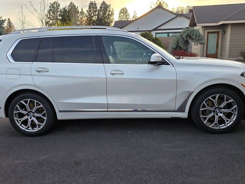 Used 2021 BMW X7 xDrive40i w/ Premium Package image 12