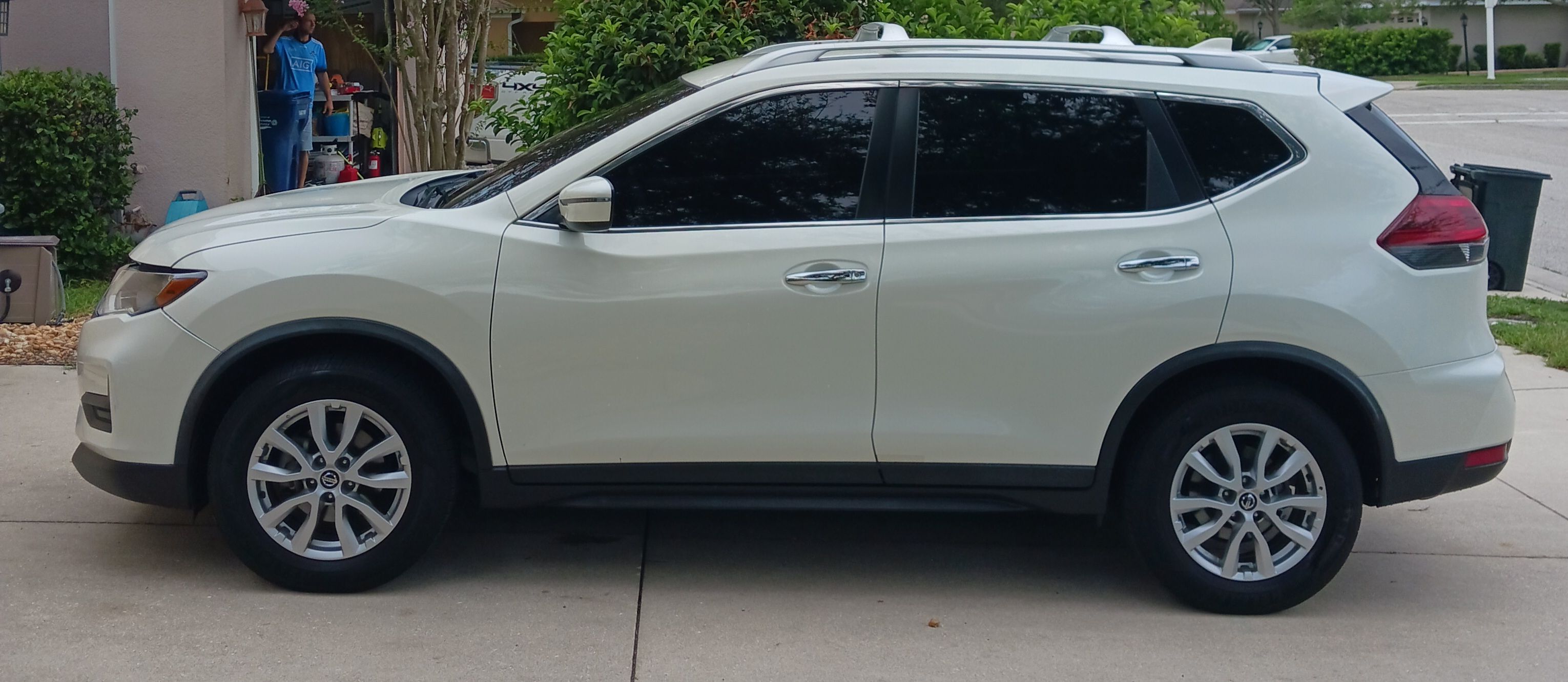 Used 2018 Nissan Rogue SV FWD image 4