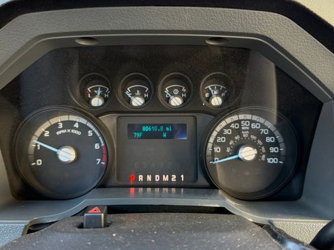 Used 2014 Ford F250 XL w/ Power Equipment Group image 4