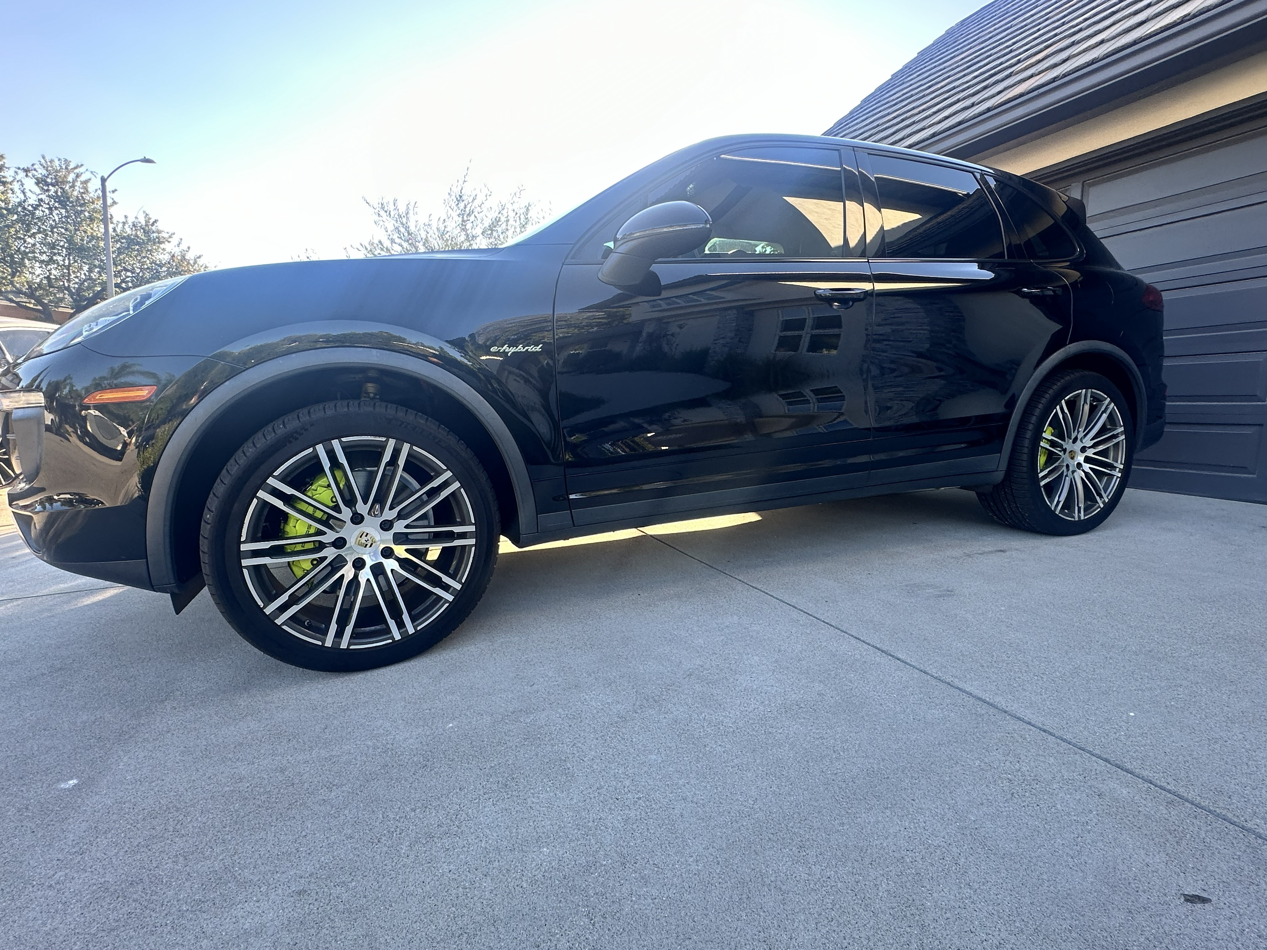 Used 2016 Porsche Cayenne S AWD/4WD image 2