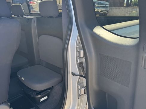Used 2006 Nissan Frontier XE w/ (G01) XE Preferred Pkg RWD image 11