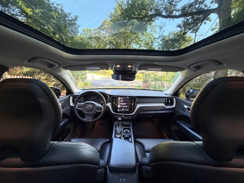 Used 2019 Volvo XC60 T5 Momentum w/ Premium Package AWD/4WD image 19