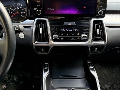 Used 2022 Kia Sorento EX w/ Panoramic Sunroof Package image 14