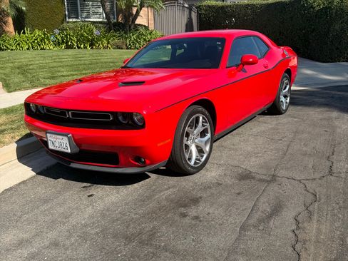 Used 2015 Dodge Challenger SXT Plus RWD image 2