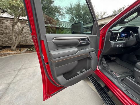 Used 2025 GMC Sierra 2500 AT4 w/ AT4 Premium Plus Package image 12