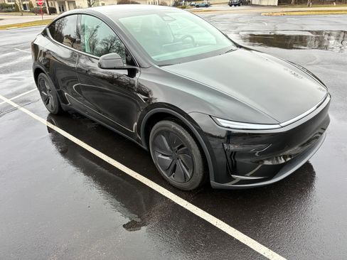 Used 2026 Tesla Model Y Long Range image 4