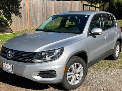Used 2014 Volkswagen Tiguan S image 1