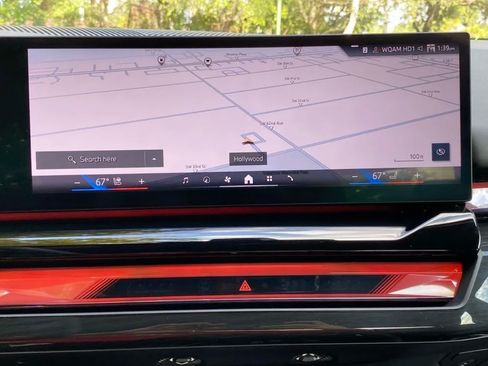 Used 2025 BMW i5 eDrive40i w/ Premium Package RWD image 10