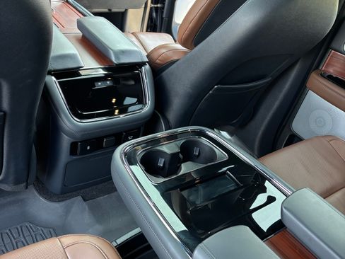 Used 2023 Lincoln Navigator Reserve image 27