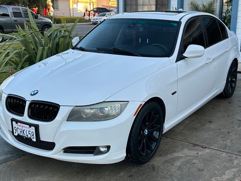 Used 2011 BMW 328i Sedan image 2