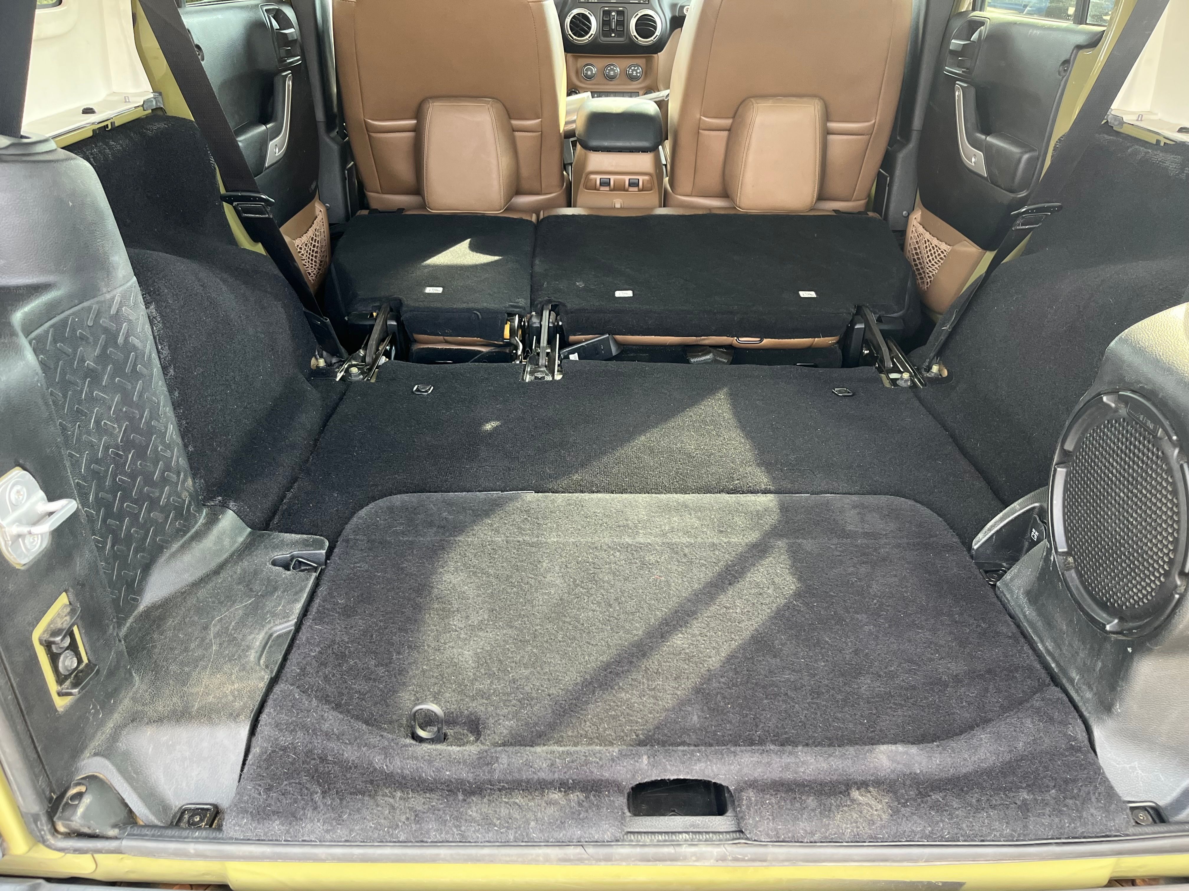 Used 2013 Jeep Wrangler Unlimited Rubicon w/ Connectivity Group AWD/4WD image 23