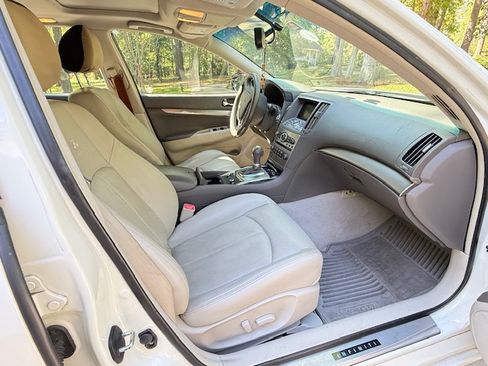Used 2011 INFINITI G37 Journey w/ Premium Pkg image 4