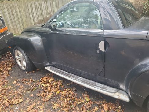 Used 2004 Chevrolet SSR w/ Preferred Equipment Group image 23