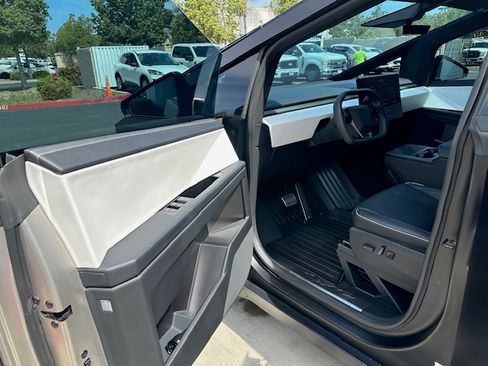 Used 2024 Tesla Cybertruck AWD Crew Cab image 16