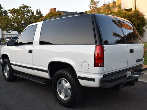 Used 1999 Chevrolet Tahoe 4WD 2-Door w/ Preferred Equipment Group image 4