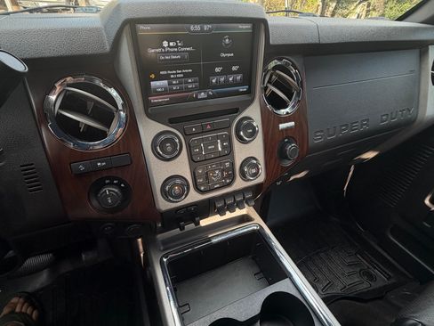 Used 2015 Ford F250 Lariat w/ Lariat Ultimate Package AWD/4WD image 11