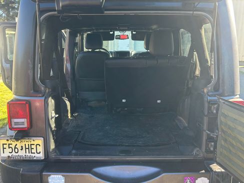 Used 2017 Jeep Wrangler Unlimited Sahara w/ Dual Top Group AWD/4WD image 6