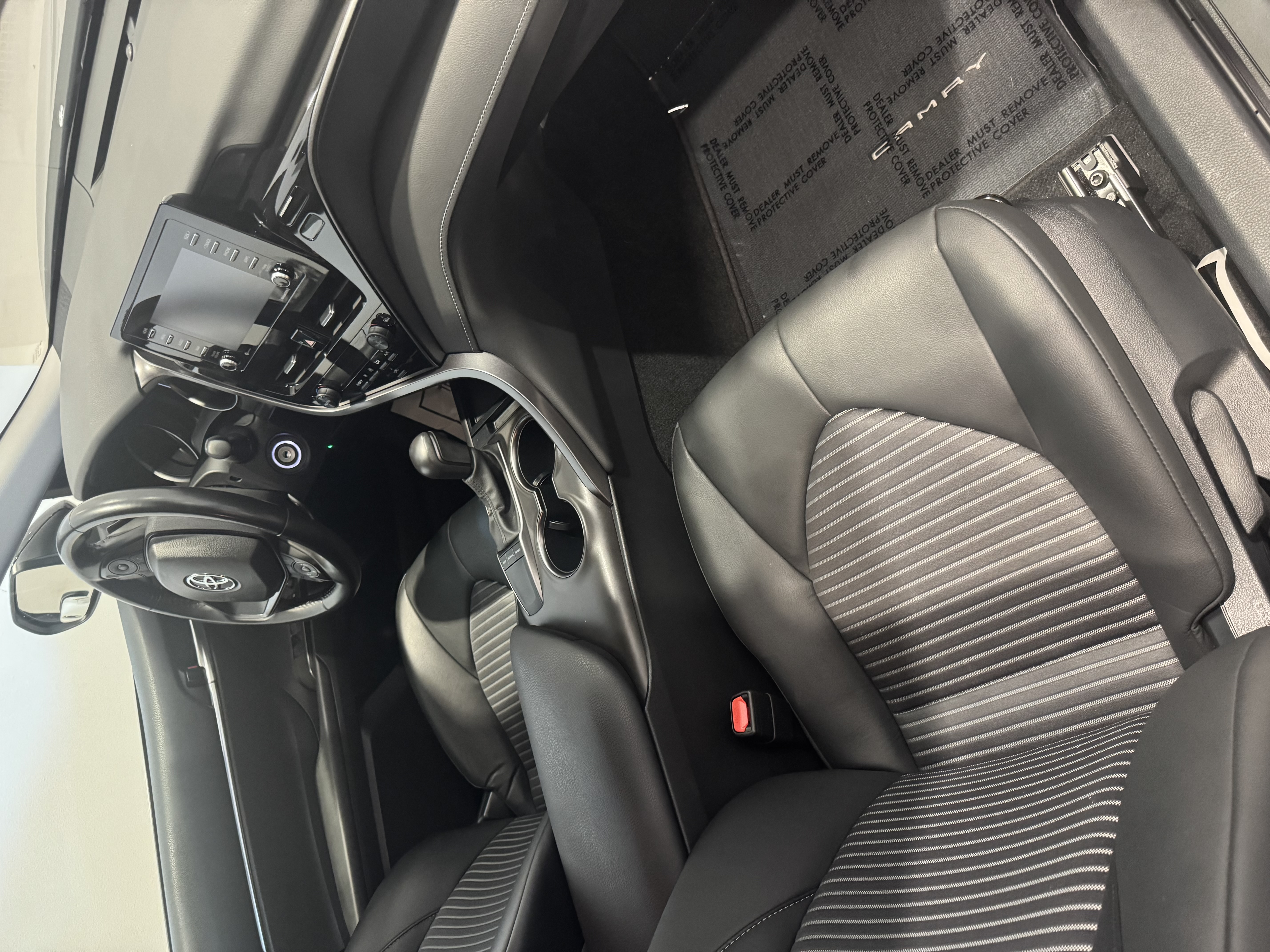 Used 2024 Toyota Camry SE FWD image 5