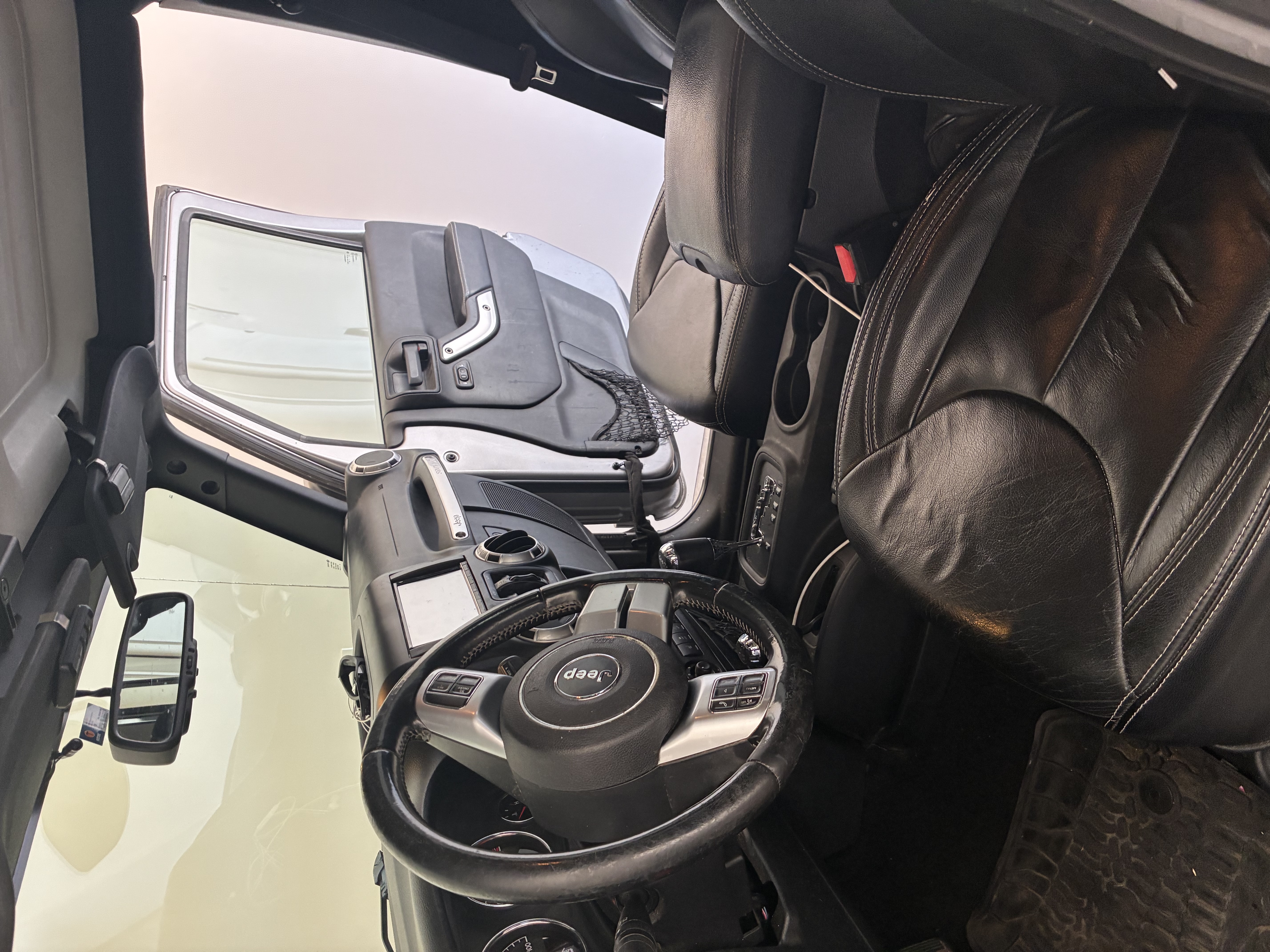 Used 2015 Jeep Wrangler Unlimited Rubicon AWD/4WD image 6